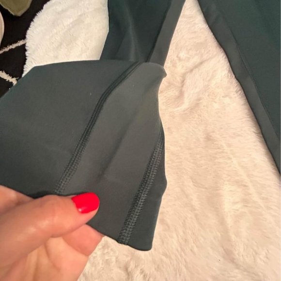 Lululemon woman’s pants. Teal in colour. New condition. Size 6. Pockets. Stretch - Picture 5 of 11